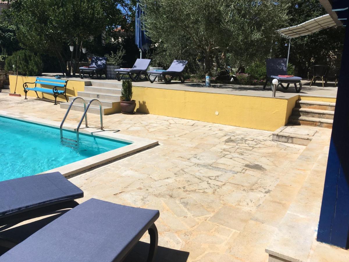 Holiday Home Ava1 With Pool & Holiday Home Ava2 With Whirlpool Baderna Luaran gambar