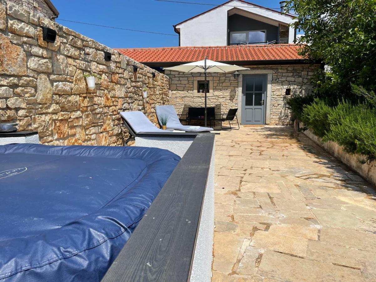Holiday Home Ava1 With Pool & Holiday Home Ava2 With Whirlpool Baderna Luaran gambar